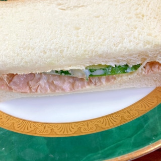 キュウリとツナマヨのサンドイッチ